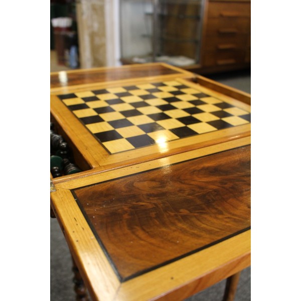 Table d'échecs en marqueterie