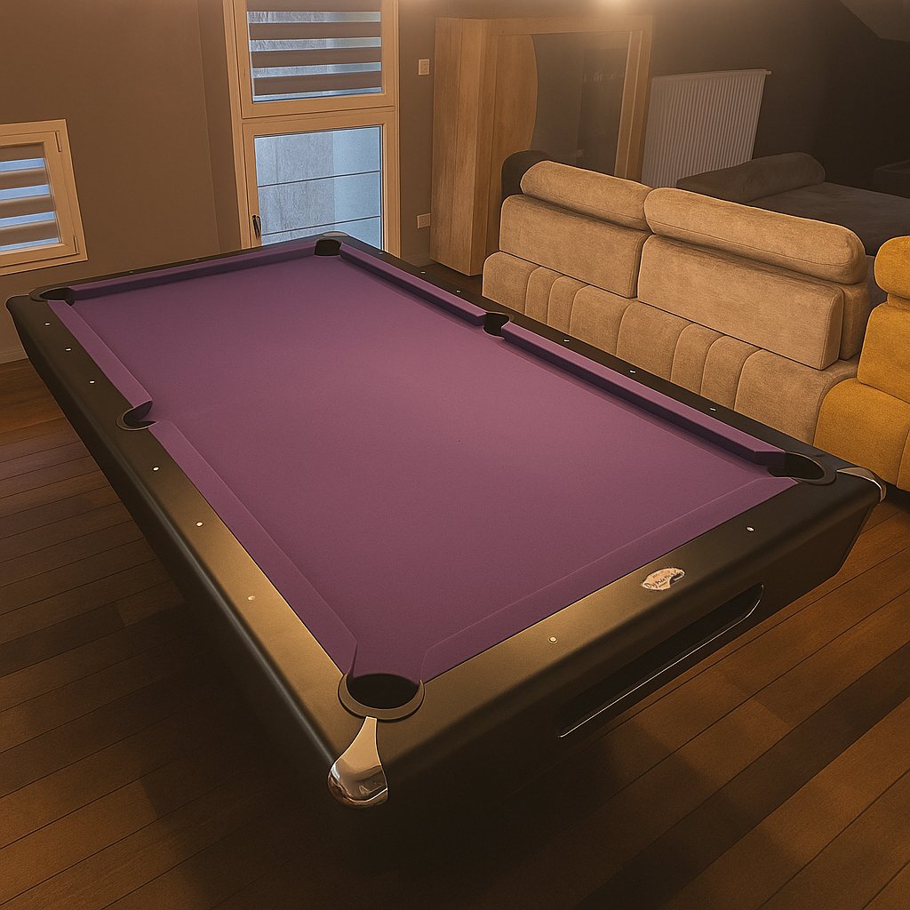 Installation d'un billard américain au tapis violet